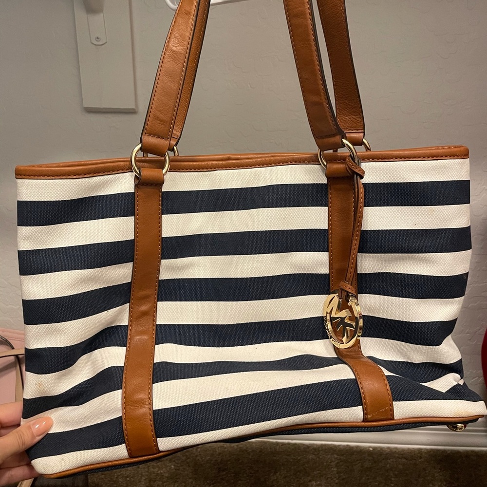 Michel kors purse white/navy blue large